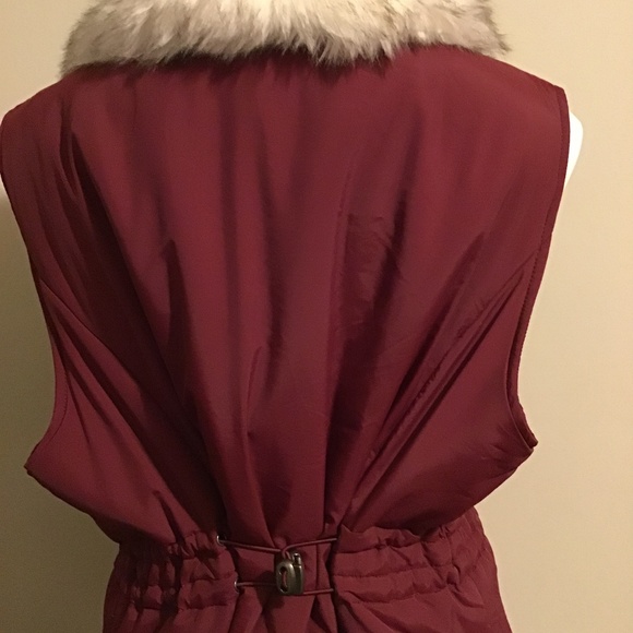 Croft & Barrow women’s 1X , vest with faux fur collar, beautiful nwot - Picture 2 of 2